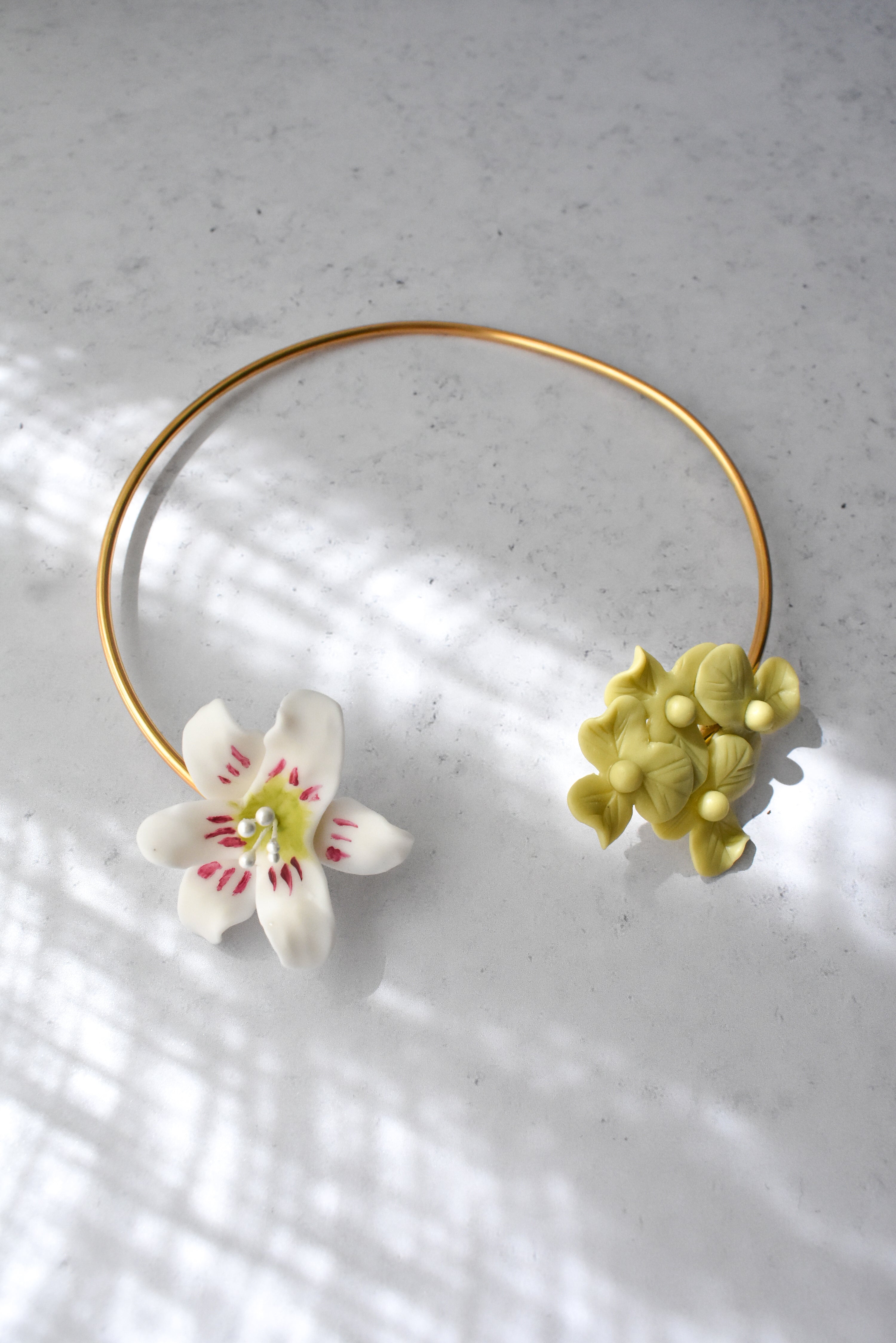 CHOKER LILY - Blanco y verde lima suave